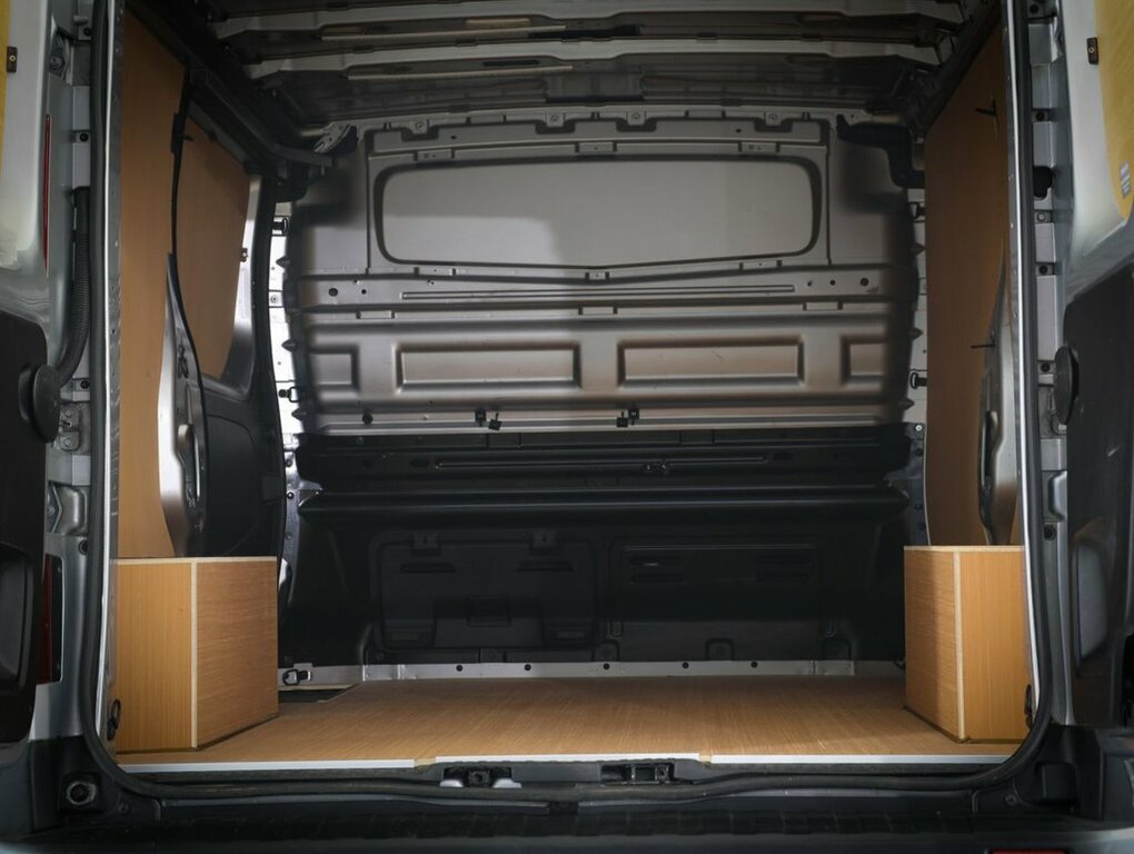Renault Trafic 2L Business White #12