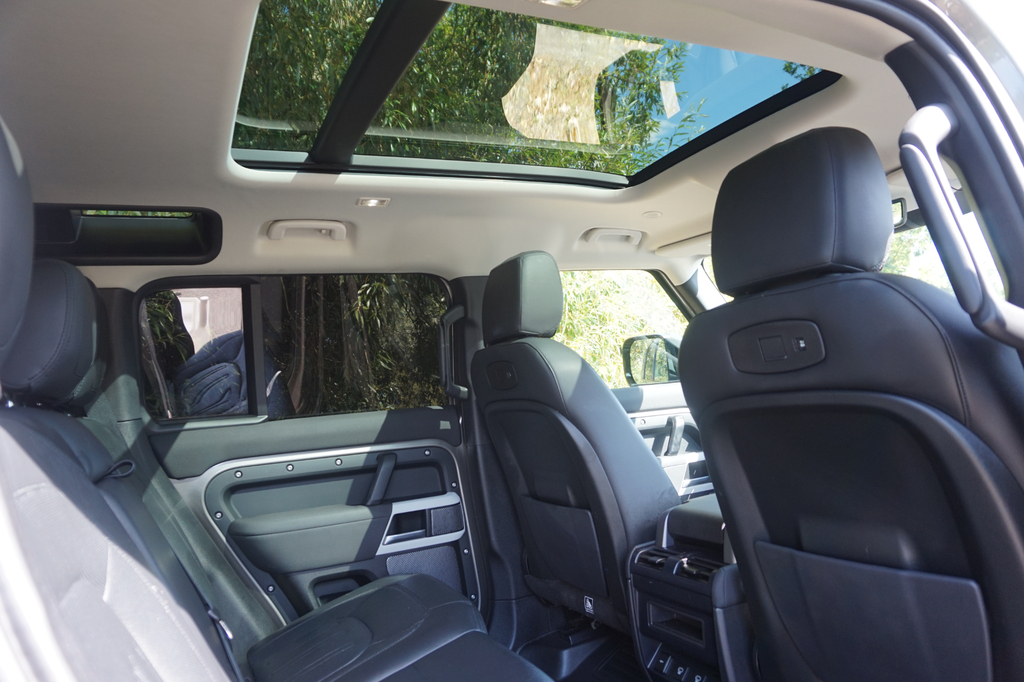 Land Rover Defender Estate Black #6