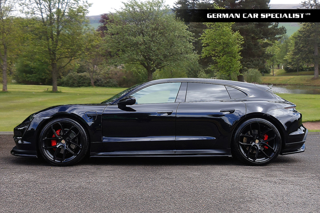 Porsche Taycan Estate Black #3