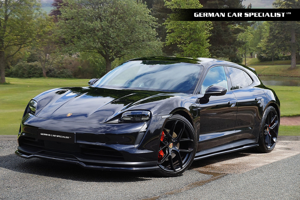 Porsche Taycan Estate Black #4
