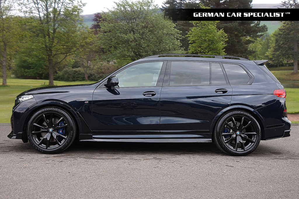 BMW X7 Estate Black #3
