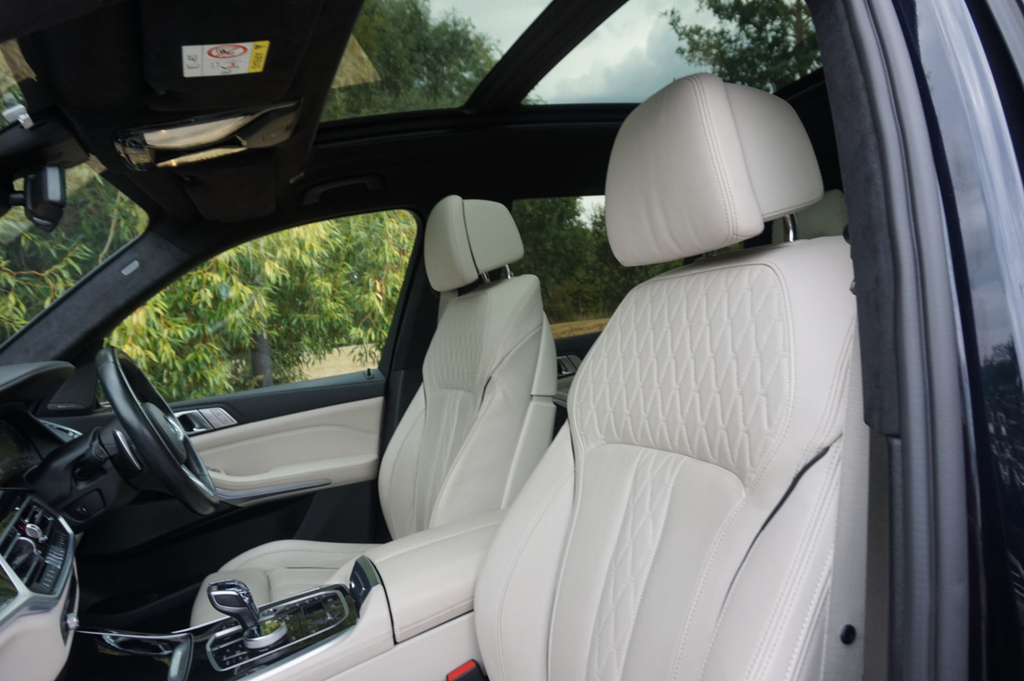 BMW X7 Estate Black #6