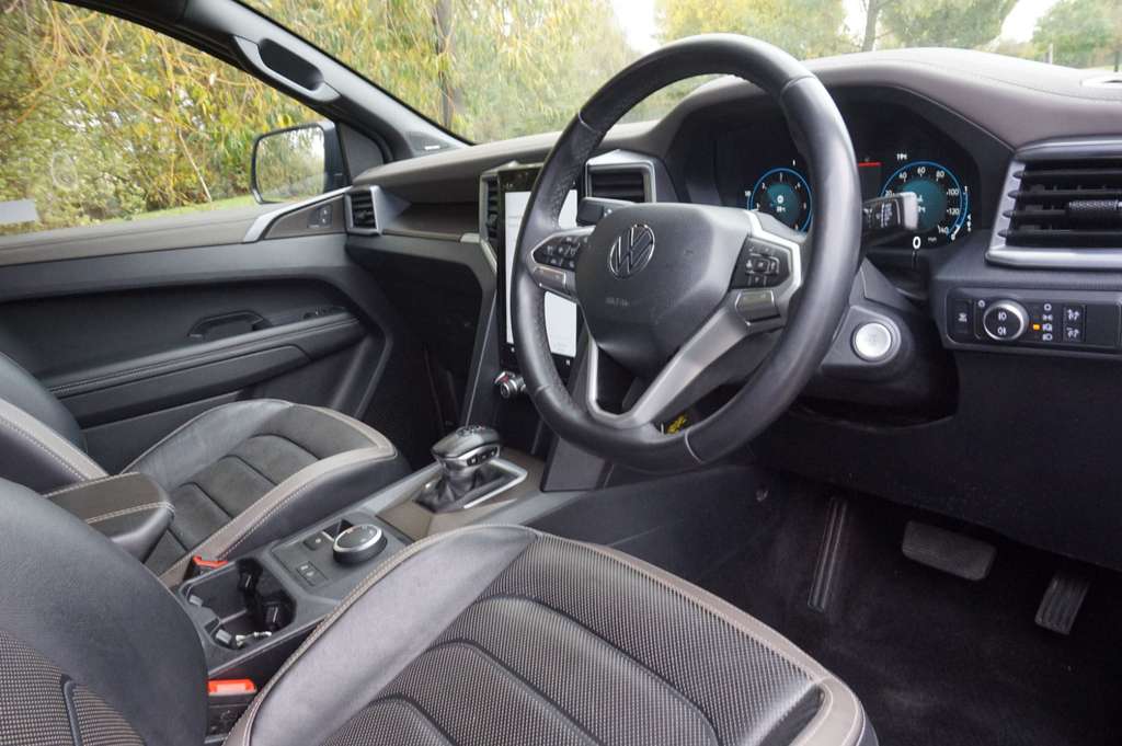 Volkswagen Amarok Estate  #6