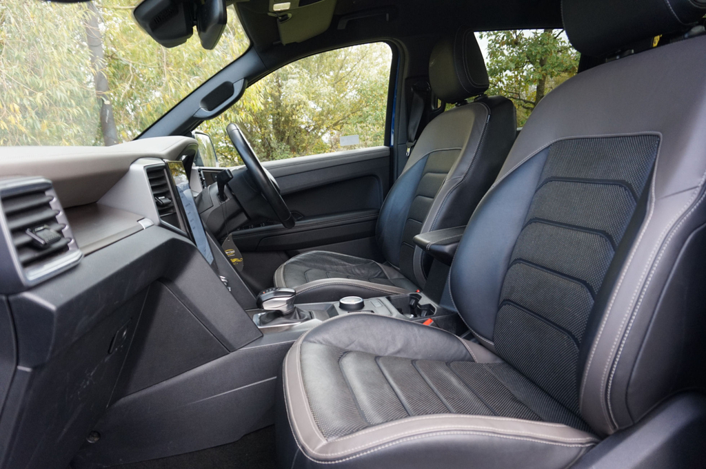Volkswagen Amarok Estate  #5