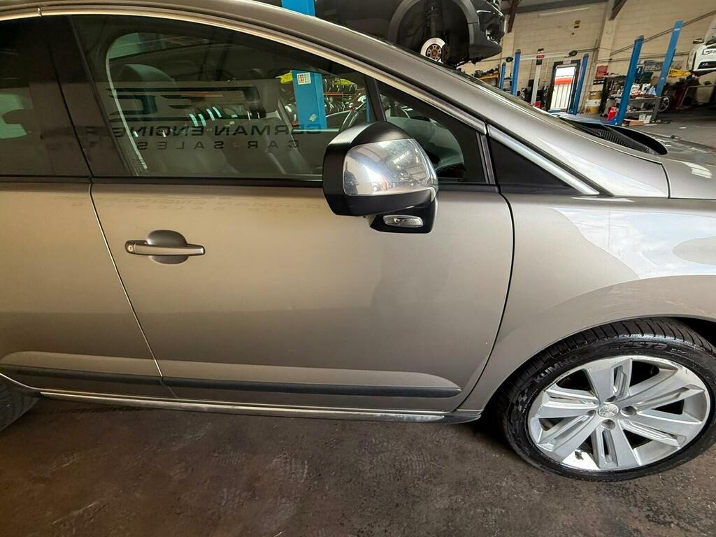 Peugeot 3008 Active White #25