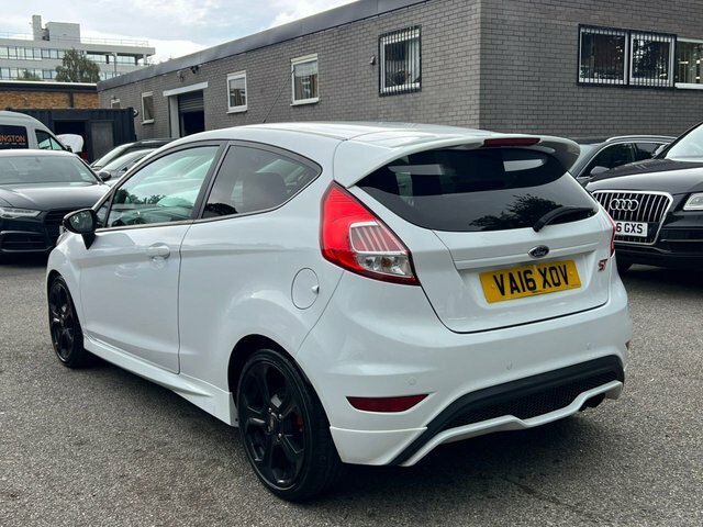 Ford Fiesta 1.6T Ecoboost St-2 Hatchback VA16XOV White #4