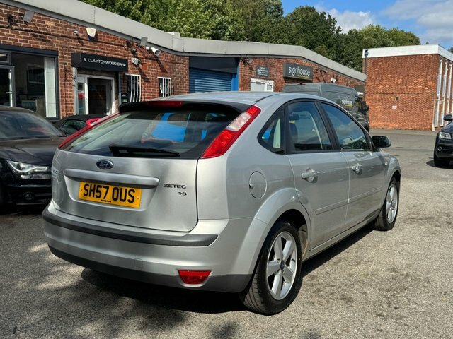 Ford Focus 1.8 Zetec Climate Hatchback Silver #3