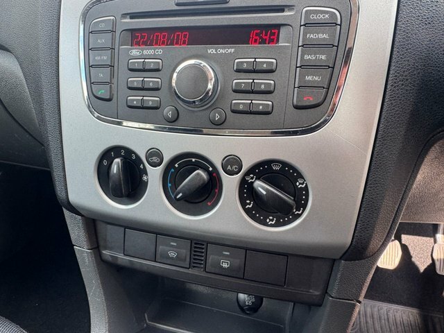 Ford Focus Hatchback 1.6 Tdci Ghia Cvt 200707 Blue #19