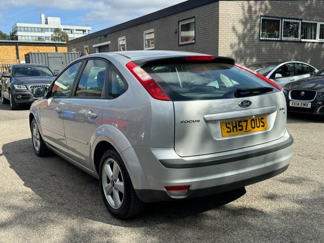 Ford Focus 1.8 Zetec Climate Hatchback Silver #6