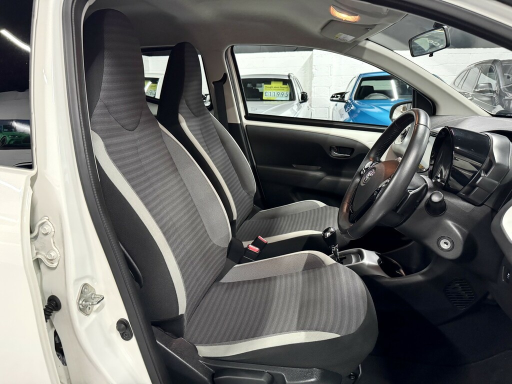 Toyota Aygo 1.0 Vvt-i X-trend White #6