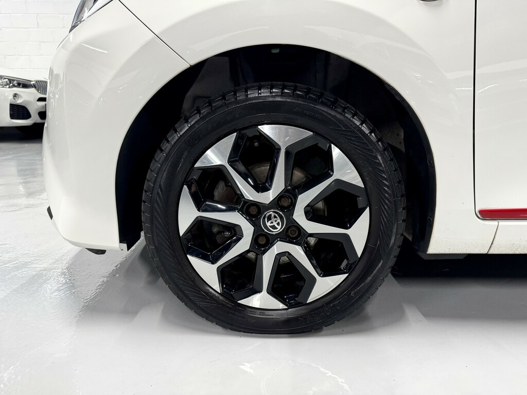 Toyota Aygo 1.0 Vvt-i X-trend White #3