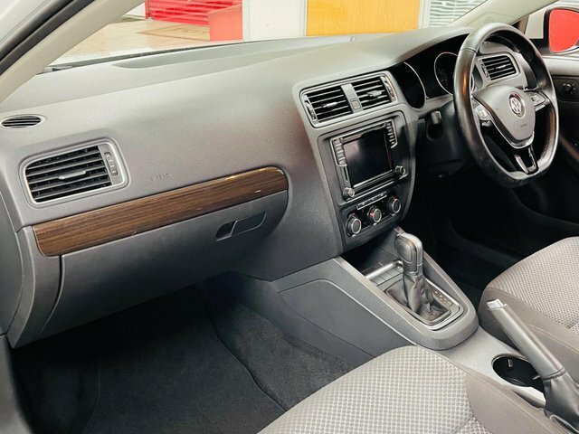 Volkswagen Jetta Tdi Se Saloon White #5