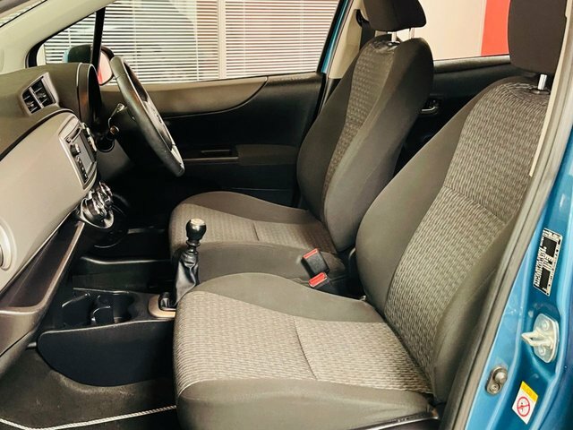 Toyota Yaris Dual Vvt-i Tr Hatchback CE13XUK Blue #4