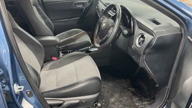 Toyota Auris Vvt-h Excel Hatchback Grey #7