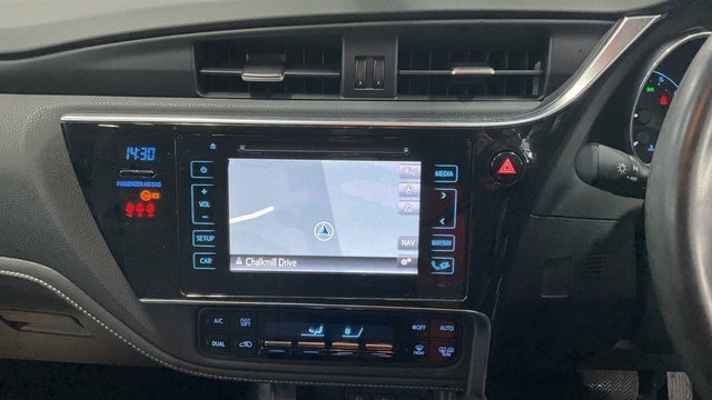 Toyota Auris Vvt-h Excel Hatchback Grey #8