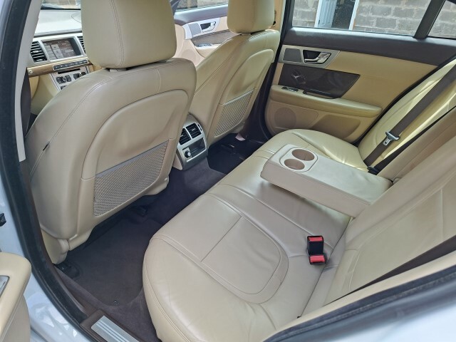 Jaguar Premium Luxury Saloon Euro 5 TFZ3385 White #5