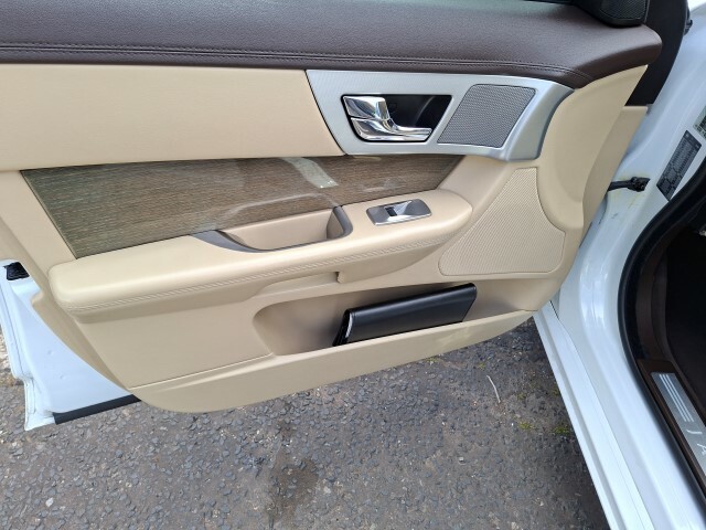 Jaguar Premium Luxury Saloon Euro 5 TFZ3385 White #2
