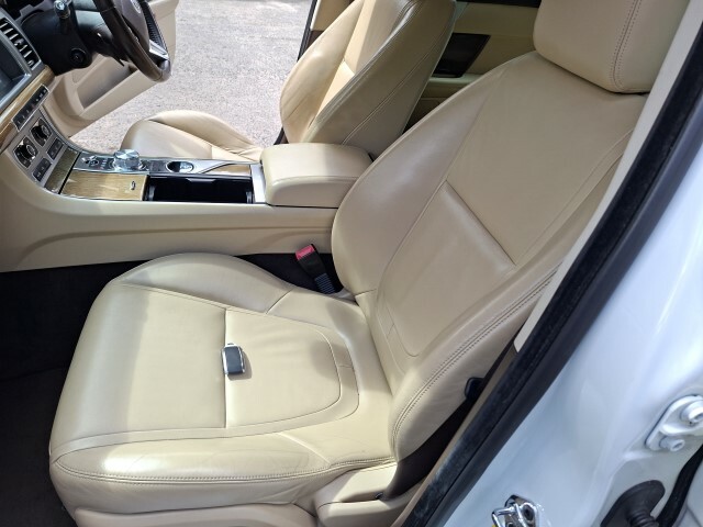 Jaguar Premium Luxury Saloon Euro 5 TFZ3385 White #4