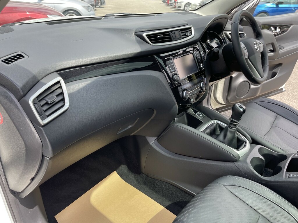 Nissan Qashqai Tekna Dig-t Silver #40