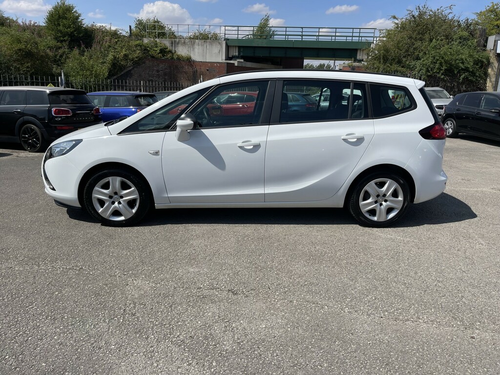 Vauxhall Zafira Tourer 1.8 16V Exclusiv White #4