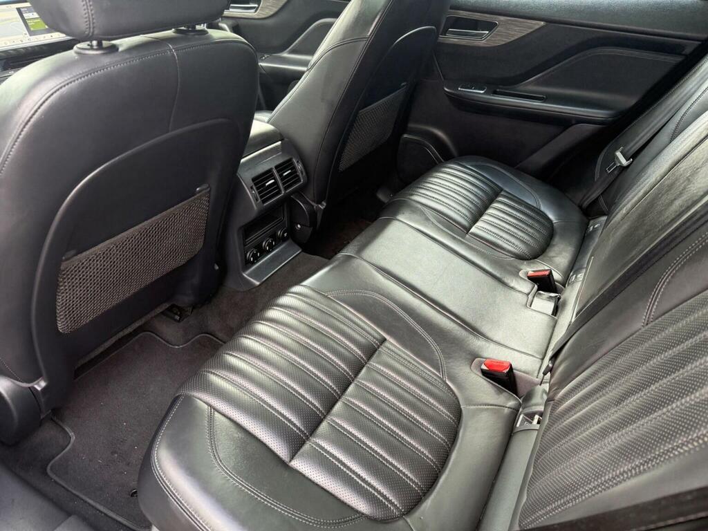 Jaguar F-Pace 2018 2.0 D180 Portfolio Suv Awd Eu Grey #25