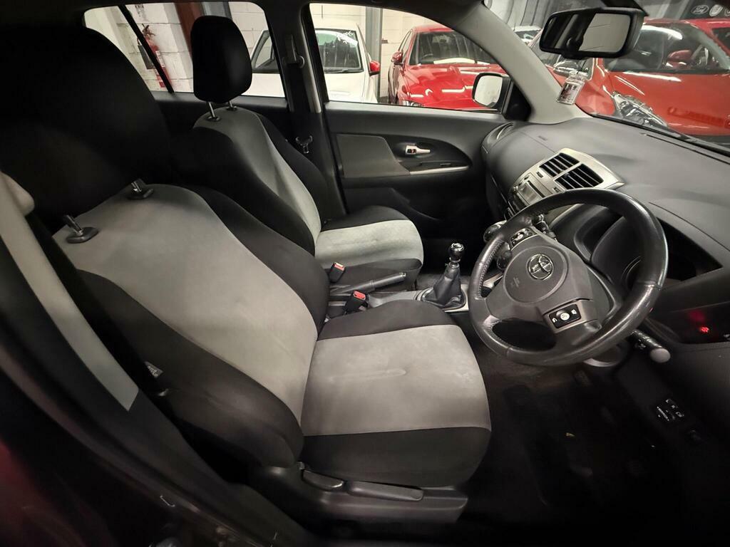 Toyota Urban Cruiser D-4d Grey #8