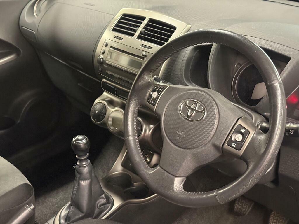 Toyota Urban Cruiser D-4d Grey #9