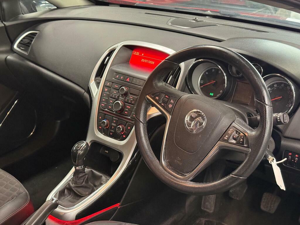 Vauxhall Astra GTC Sri Black #9