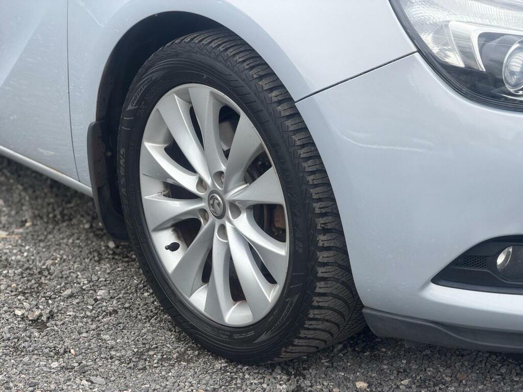 Vauxhall Astra GTC 1.6L Sri Red #8