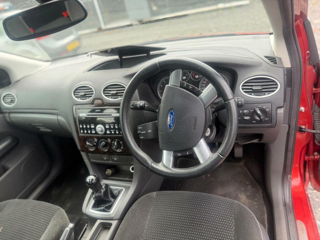 Ford Focus 1.8 Zetec Climate Hatchback 169 Red #10