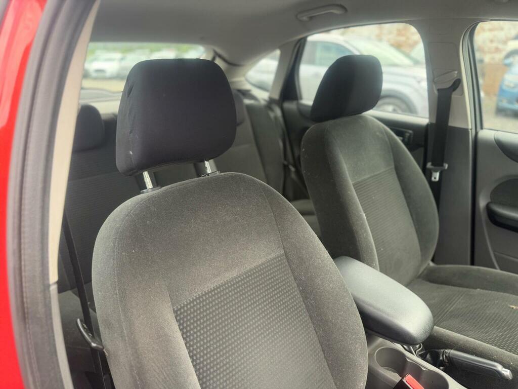 Ford Focus 1.8 Zetec Climate Hatchback 169 Red #14
