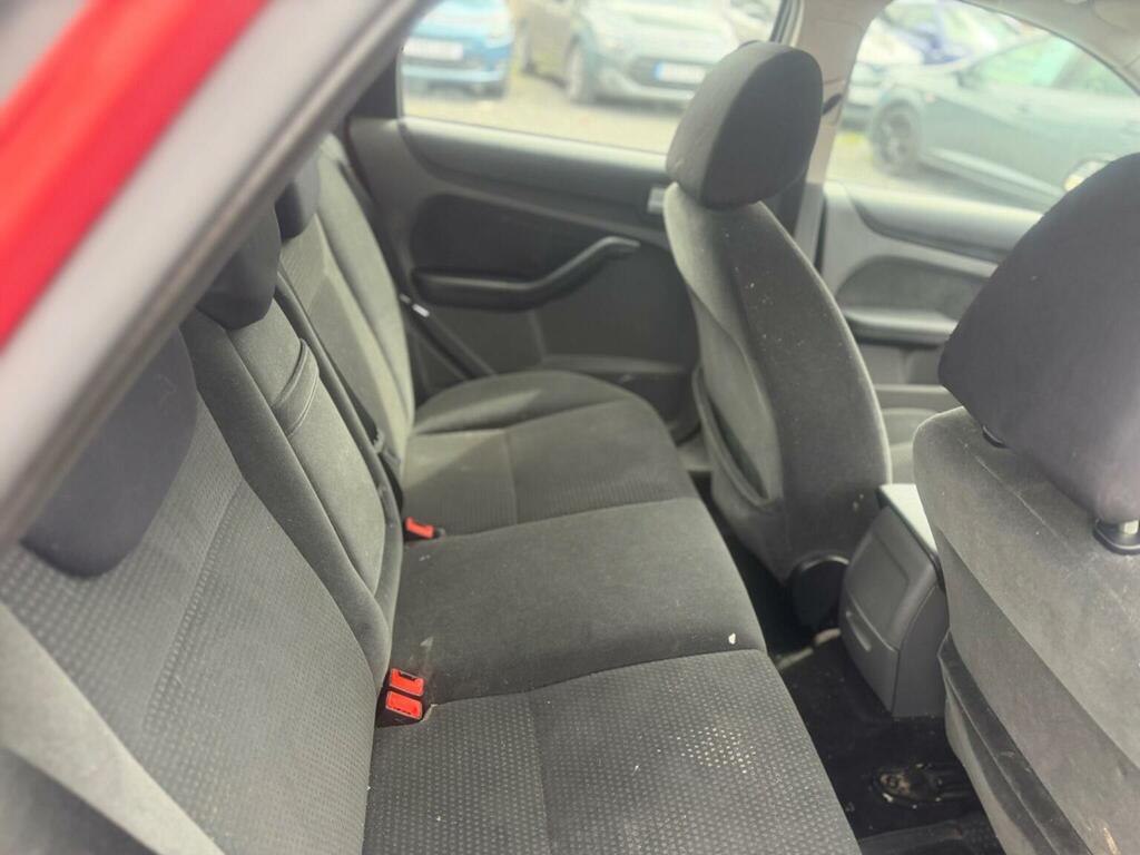 Ford Focus 1.8 Zetec Climate Hatchback 169 Red #11