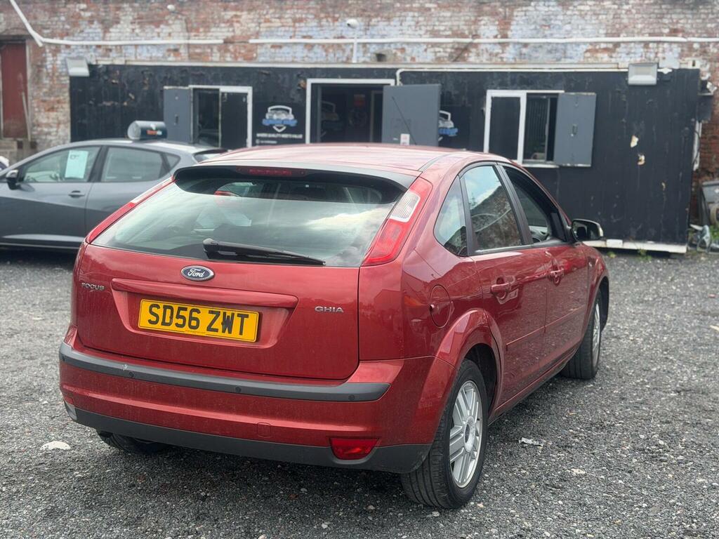Ford Focus 1.8 Zetec Climate Hatchback 169 Red #7