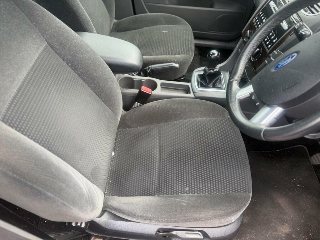 Ford Focus 1.8 Zetec Climate Hatchback 169 Red #15