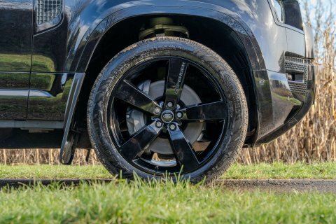 Land Rover Defender P400e Xs Edition Black #5