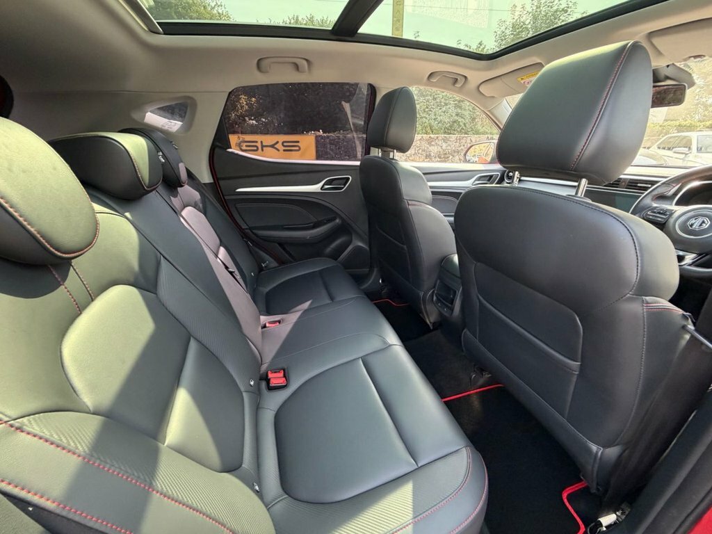 MG ZS 1L Exclusive Red #3