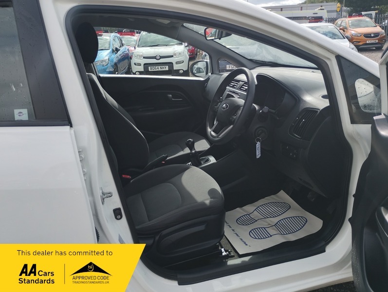 Kia RIO 1 Air35 Road Taxulez White #2