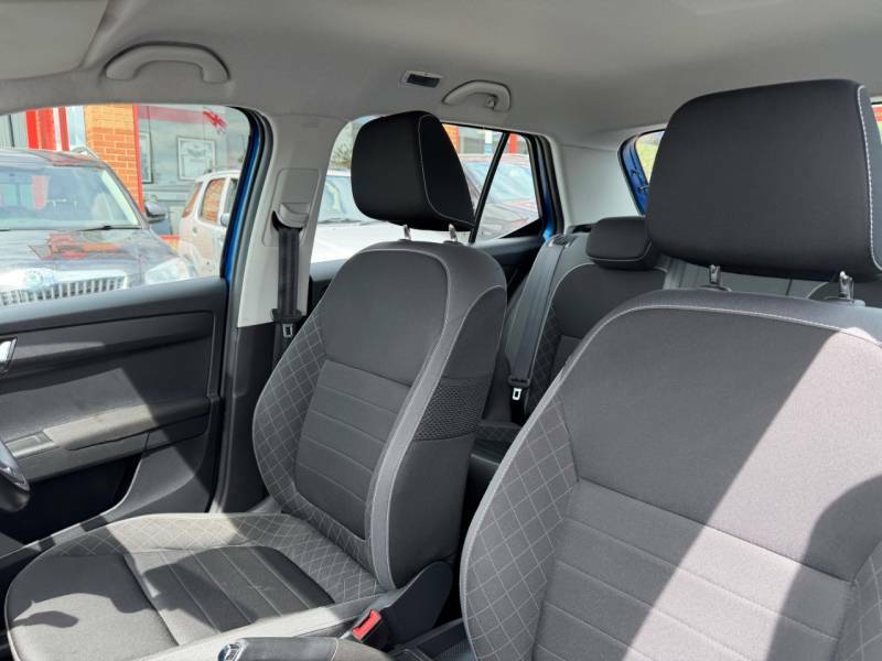 Skoda Fabia 1.0 Mpi 75 Colour Edition -Full Service Histor YS68NHZ Blue #4