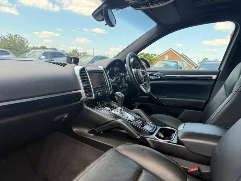 Porsche Cayenne 4X4 3.0 Black #3