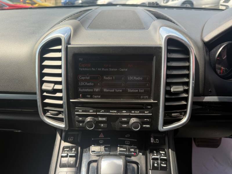 Porsche Cayenne 4X4 3.0 Black #16