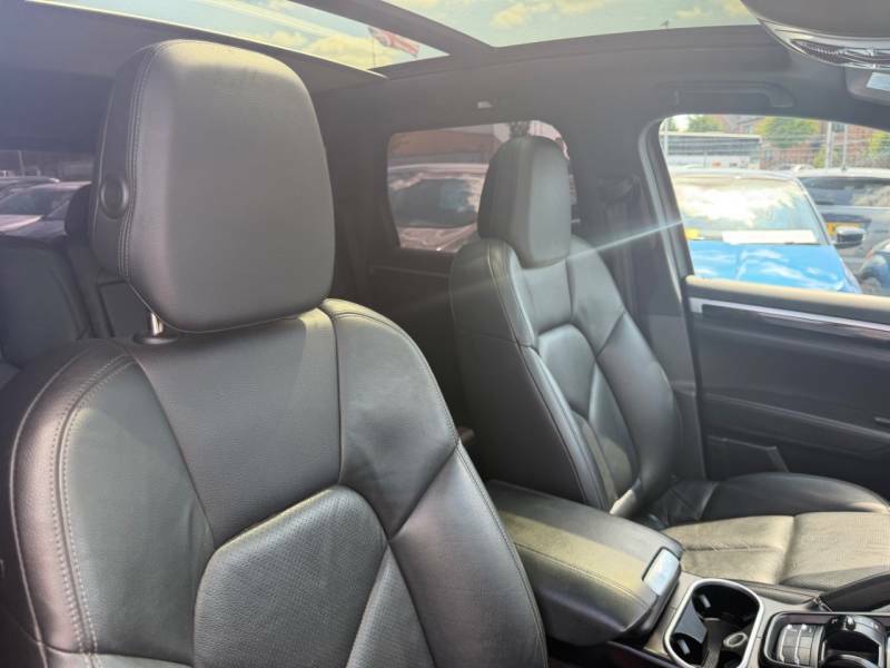Porsche Cayenne 4X4 3.0 Black #13