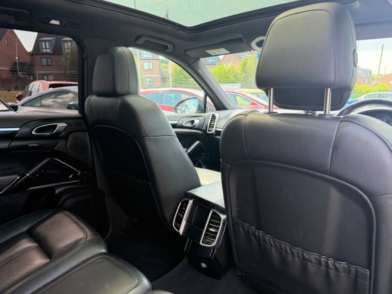 Porsche Cayenne 4X4 3.0 Black #10