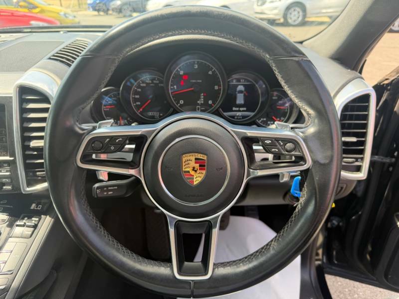 Porsche Cayenne 4X4 3.0 Black #19