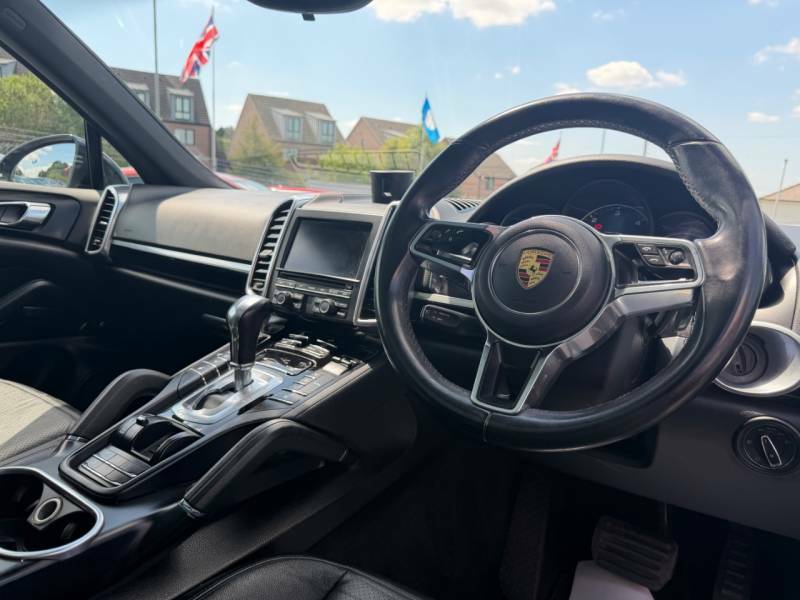 Porsche Cayenne 4X4 3.0 Black #14