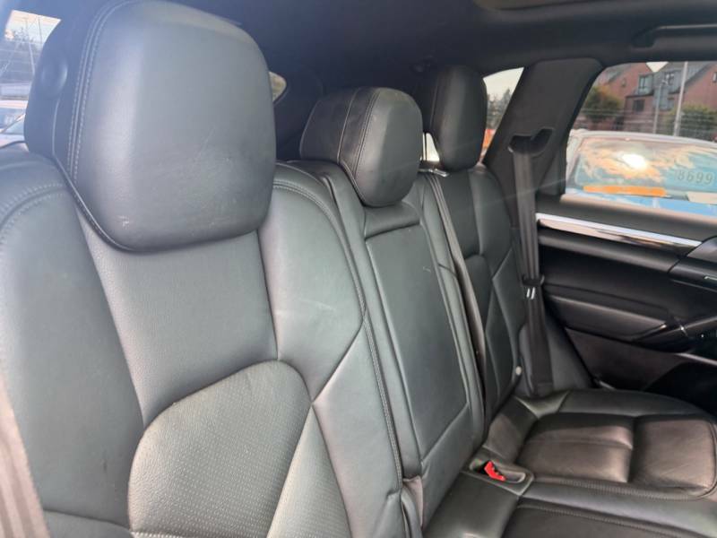 Porsche Cayenne 4X4 3.0 Black #11