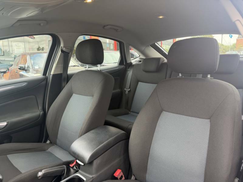 Ford Mondeo 1.6 Graphite - 1 Former Keeper - Full Service White #4