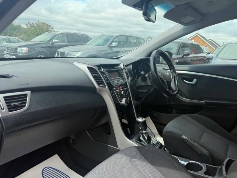 Hyundai I30 1.6 Crdi Blue Drive Se White #3