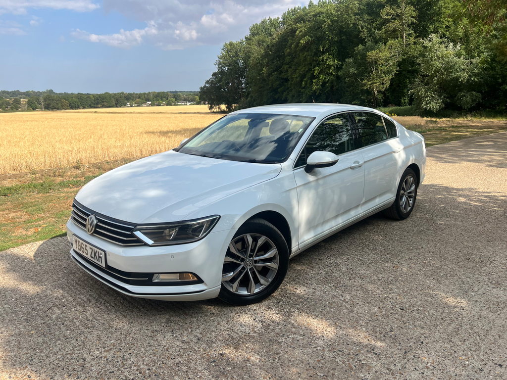 Volkswagen Passat Se Tdi Bluemotion Technology White #2