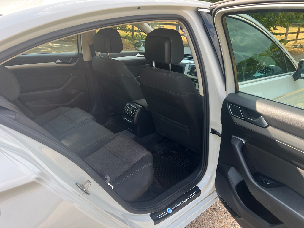 Volkswagen Passat 1.6 Tdi S Dsg Black #17