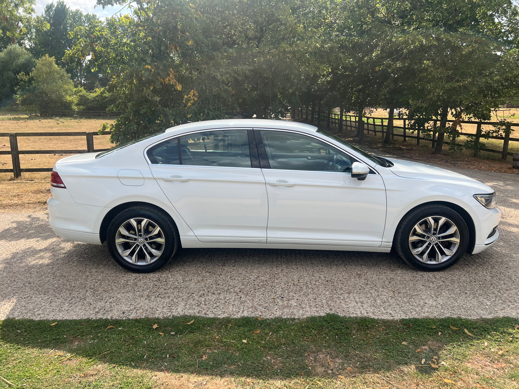 Volkswagen Passat Se Tdi Bluemotion Technology White #5